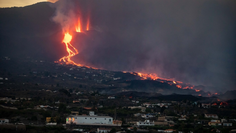 Views of the Cumbre Vieja volcano expelling lava today