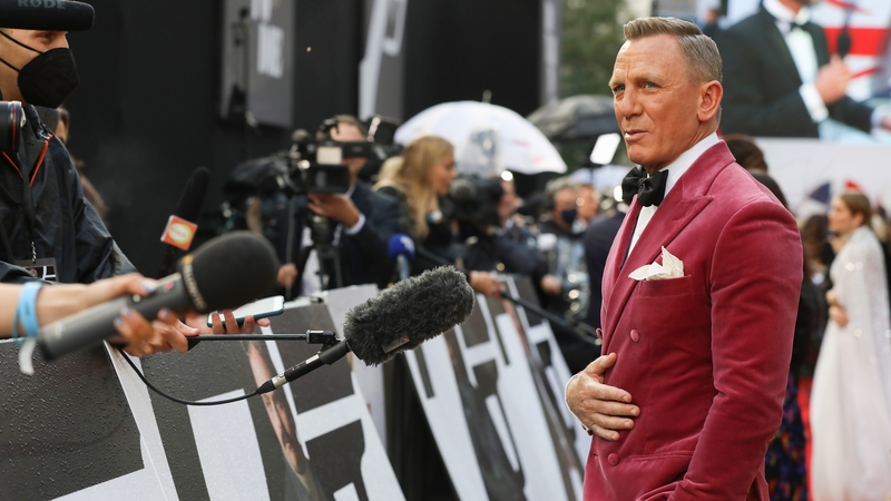 Daniel Craig talks to the press at the No Time To Die premiere in London