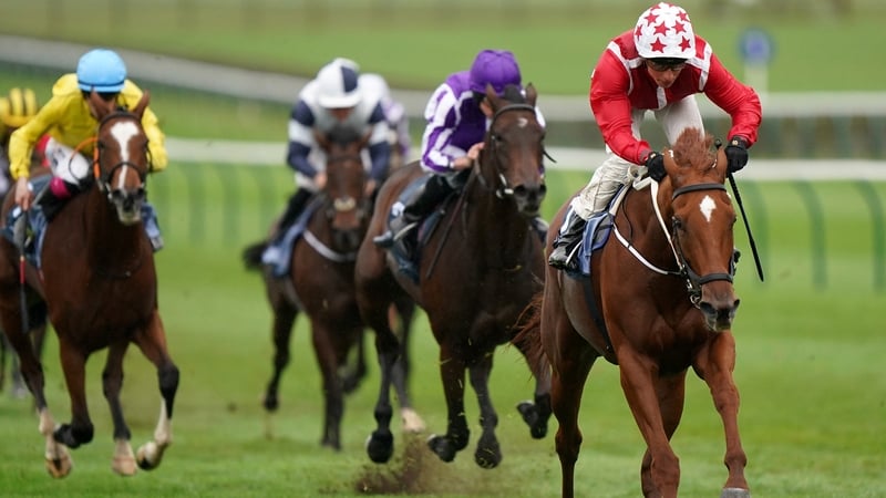 Saffron Beach powers clear under William Buick