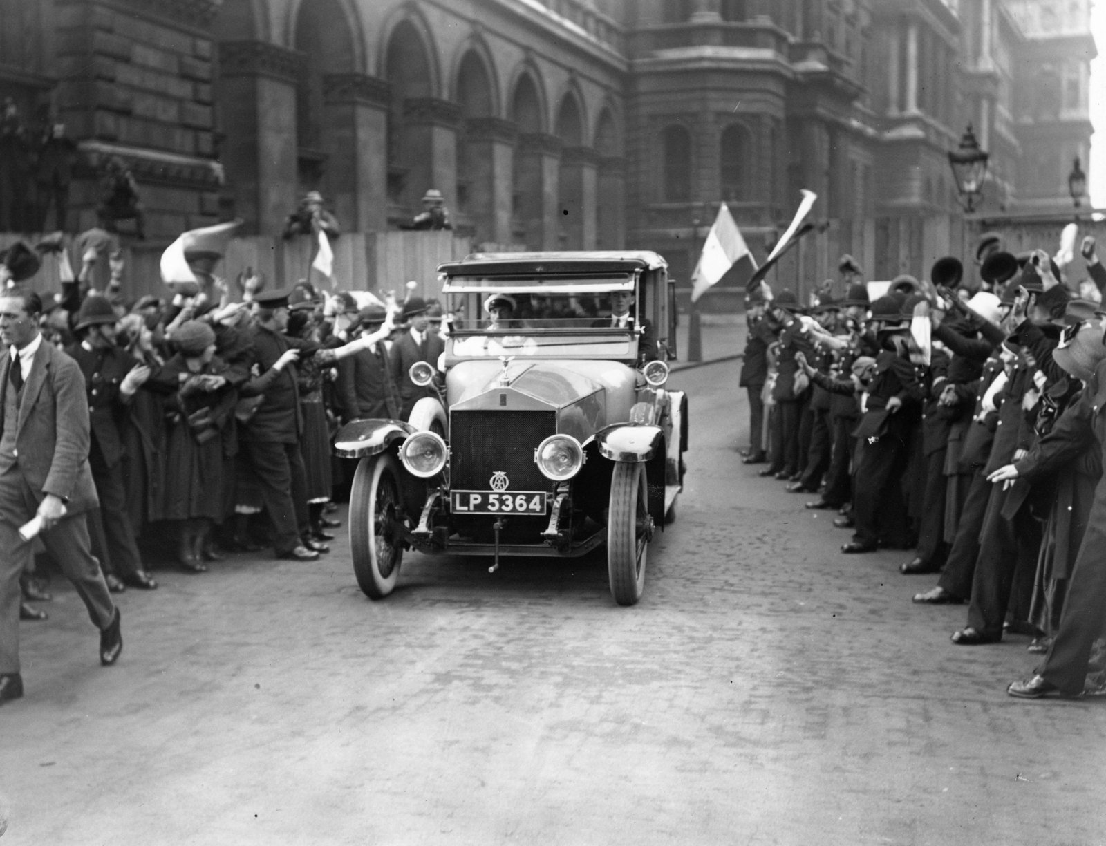 Large crowds waited outside Downing Street every day during the talks (Credit: Getty Images)