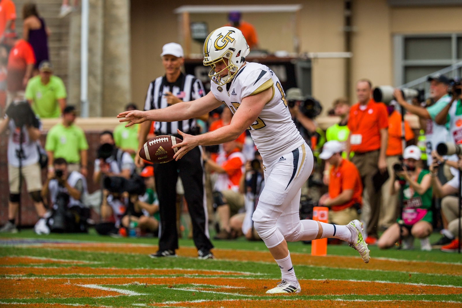 Shanahan punting against Clemson. (Photo: Danny Karnik)