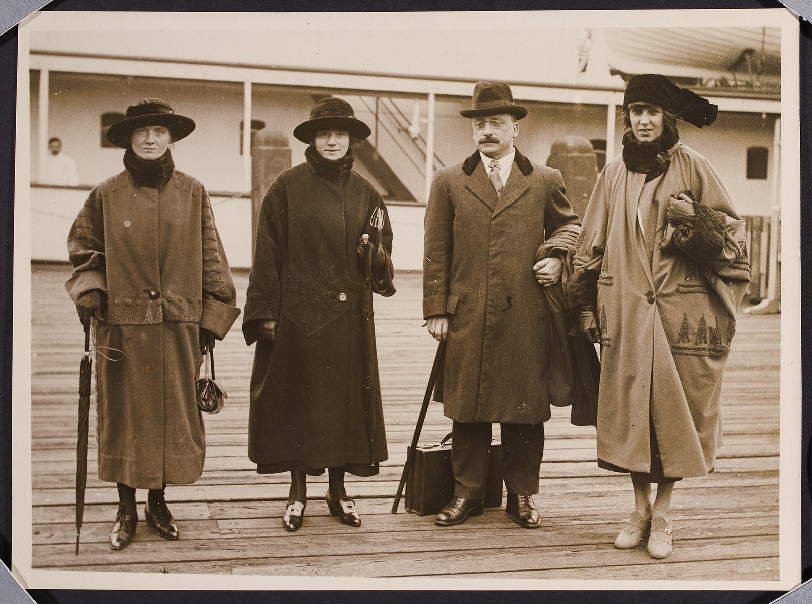 Arthur Griffith en route to London, with three members of the Secretariat: Ellie Lyons, Alice Lyons and Kathleen McKenna. The negotiators could not have functioned without the secretariat (Credit: National Library of Ireland)