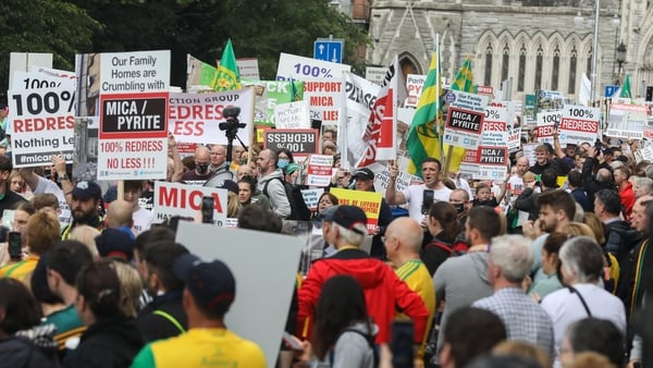 Those taking part say today's action was a final push ahead of a Govt decision on a redress scheme (Pictures: RollingNews.ie)