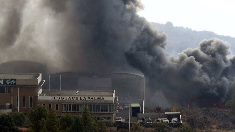 Local emergency service instructed residents in the towns of El Paso and Los Llanos de Aridane to remain indoors