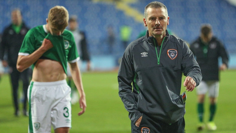 Republic of Ireland manager Jim Crawford (R)