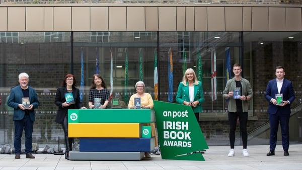 Gearrliosta Ghradam Leabhar na Bliana fógartha ag An Post