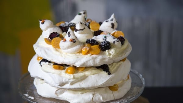 This a family favourite. A spectacular vision of layered pavlovas, embellished with Autumn berries and ghosts.
