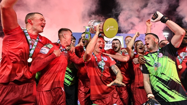 Luke Byrne lifts the SSE Airtricity League First Division trophy