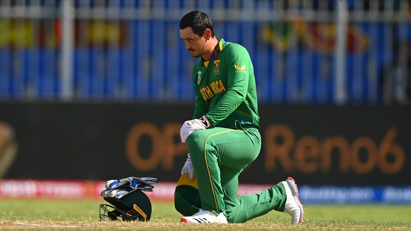 Quinton De Kock takes the knee ahead of the match against Sri Lanka