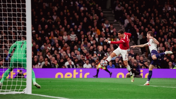 Premier League: Tottenham 0-3 Man United - recap