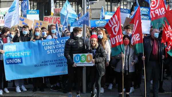 Student nurses held a protest outside the Dáil today