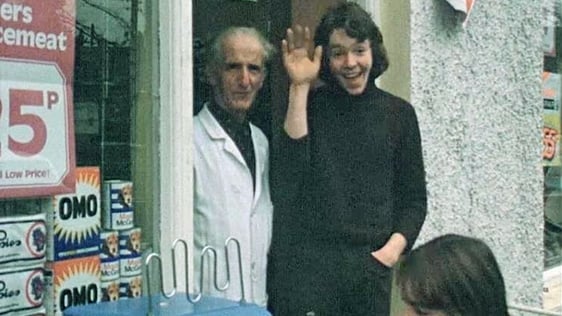 Hall's Pictorial Weekly : Lucan (1976)