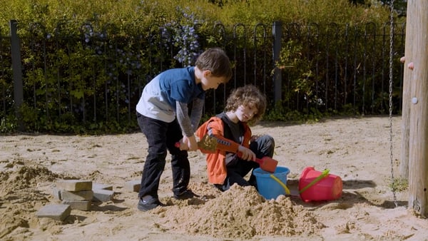 Let's Find Out: Let's build a super-strong sandcastle!