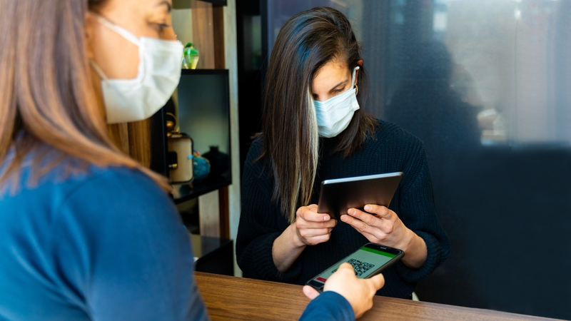 34% of people report not having their Covid certs checked in restaurants