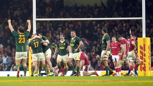 South Africa's Frans Steyn celebrates winning a penalty