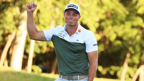 Viktor Hovland of Norway celebrates on the 18th green