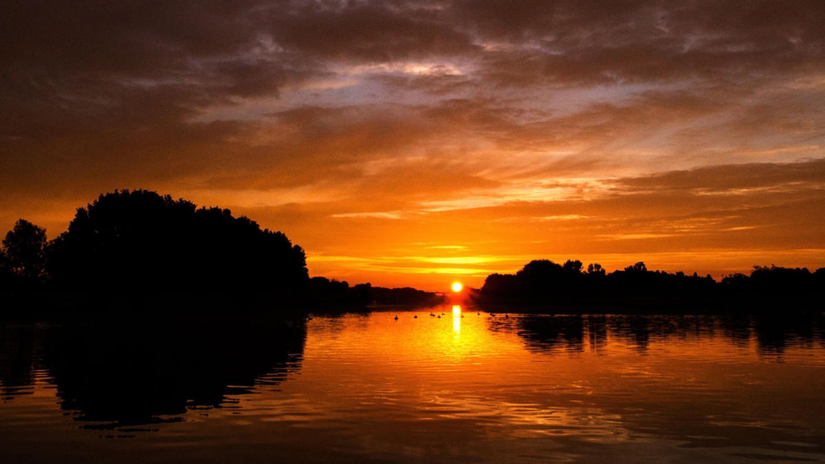 Life on water with Tom Lewis, the sea shanty singer