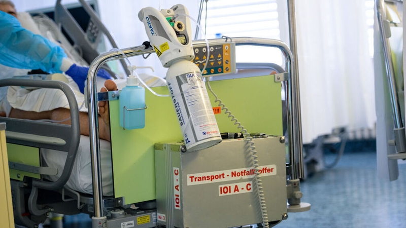 A patient is treated in the intensive care unit at University Hospital, Leipzig