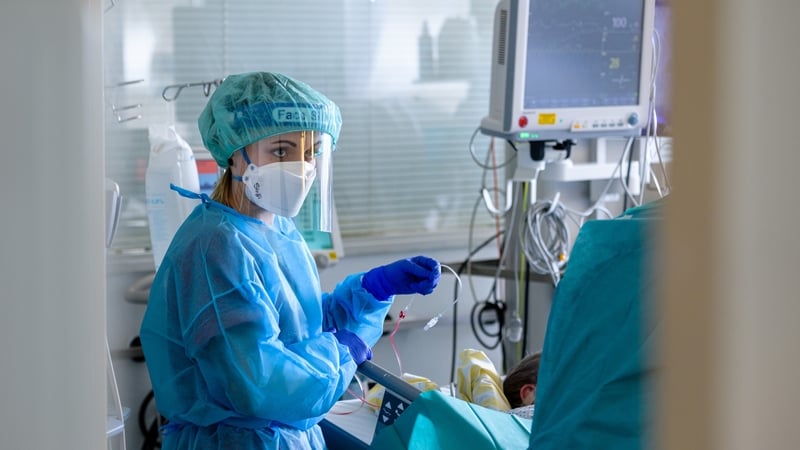 Imní faoi na dúshláin atá roimh na hospidéil