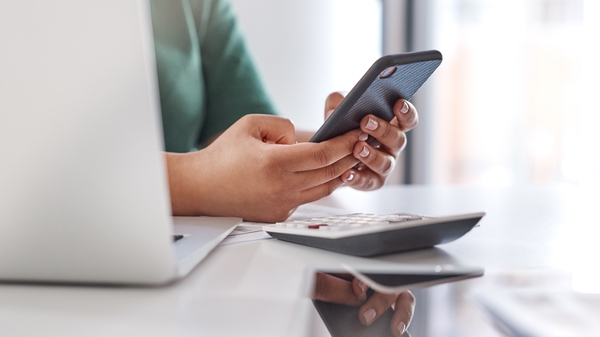 35% of respondents look at their phones first for information in the morning, with radio news in second place