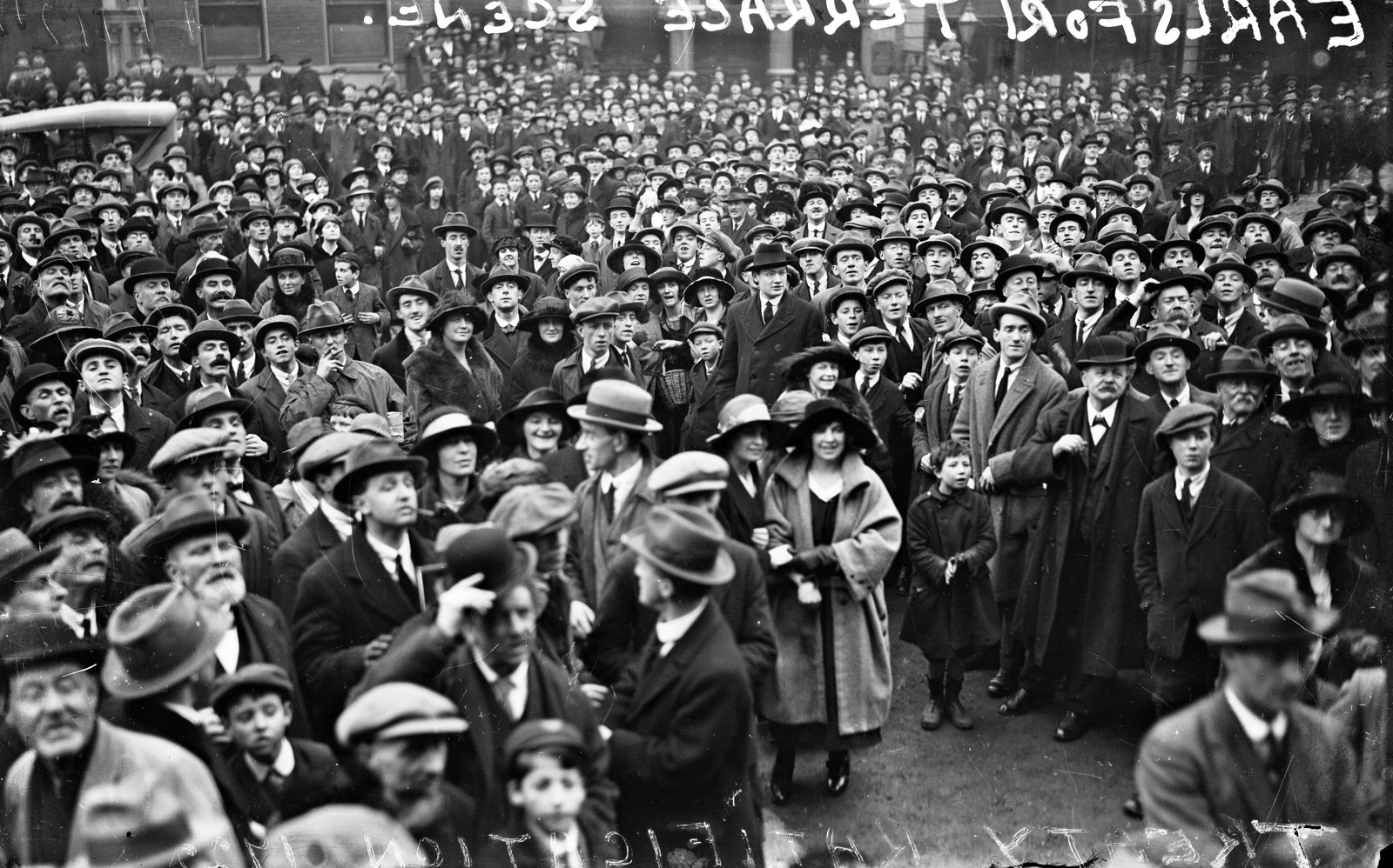 Cabinet meetings were still being held back at the Mansion House during the debate, and crowds still turned up to follow proceedings. This photo is usually mistakenly captioned as being from Earlsfort Terrace. Credit: National Library of Ireland