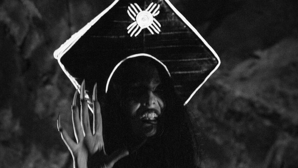 Crown designed by Margaret O'Connor for Aideen Barry's
'Oblivion'