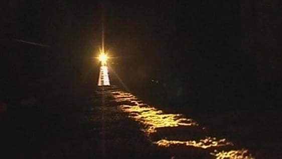 Winter solstice light, Newgrange (2006)