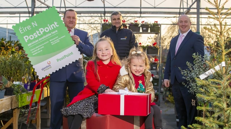 Sisters Mabel Harper and Scarlett Harper, along with Paul Byrne, PostPoint National Sales Manager, Brendan Hayes, Glanbia Ireland Vice Chairman and Senan Foley, Head of Retail at Glanbia Ireland
