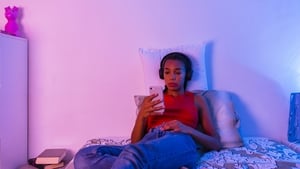 How social media-induced perfectionism can hurt teenage girls show image