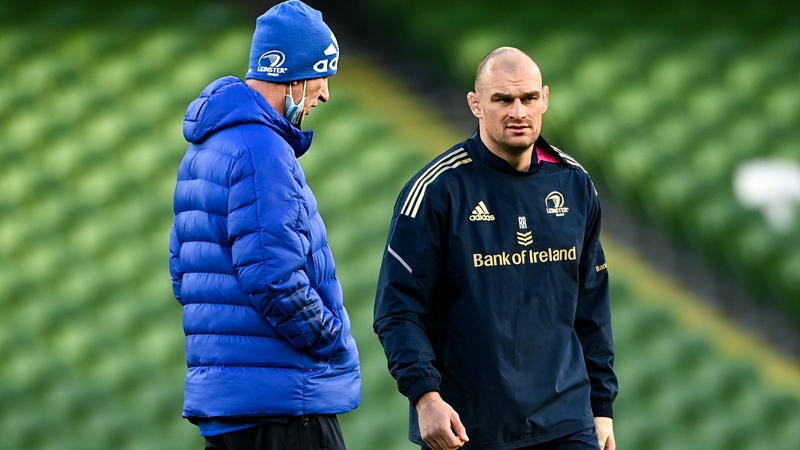Leo Cullen chats to captain Rhys Ruddock at Friday's training session