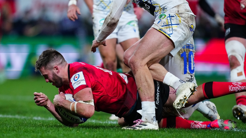 Stuart McCloskey crosses the try line against Clermont