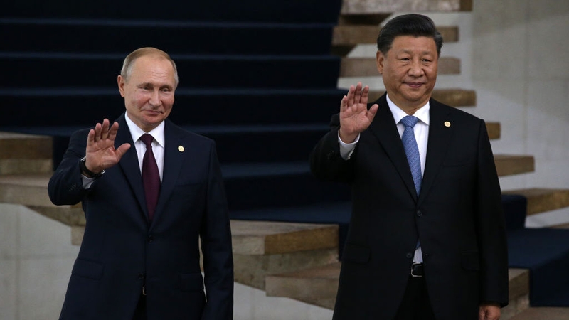 Vladimir Putin (L) and Xi Jinping (R) during a meeting in Brazil in 2019