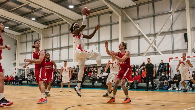 Tradehouse Central Ballincollig's 
Andre Nation goes for the layup
