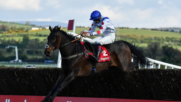 Clan Des Obeaux in action at Punchestown