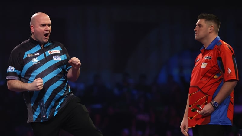 Rob Cross (L) edged a great match against Daryl Gurney