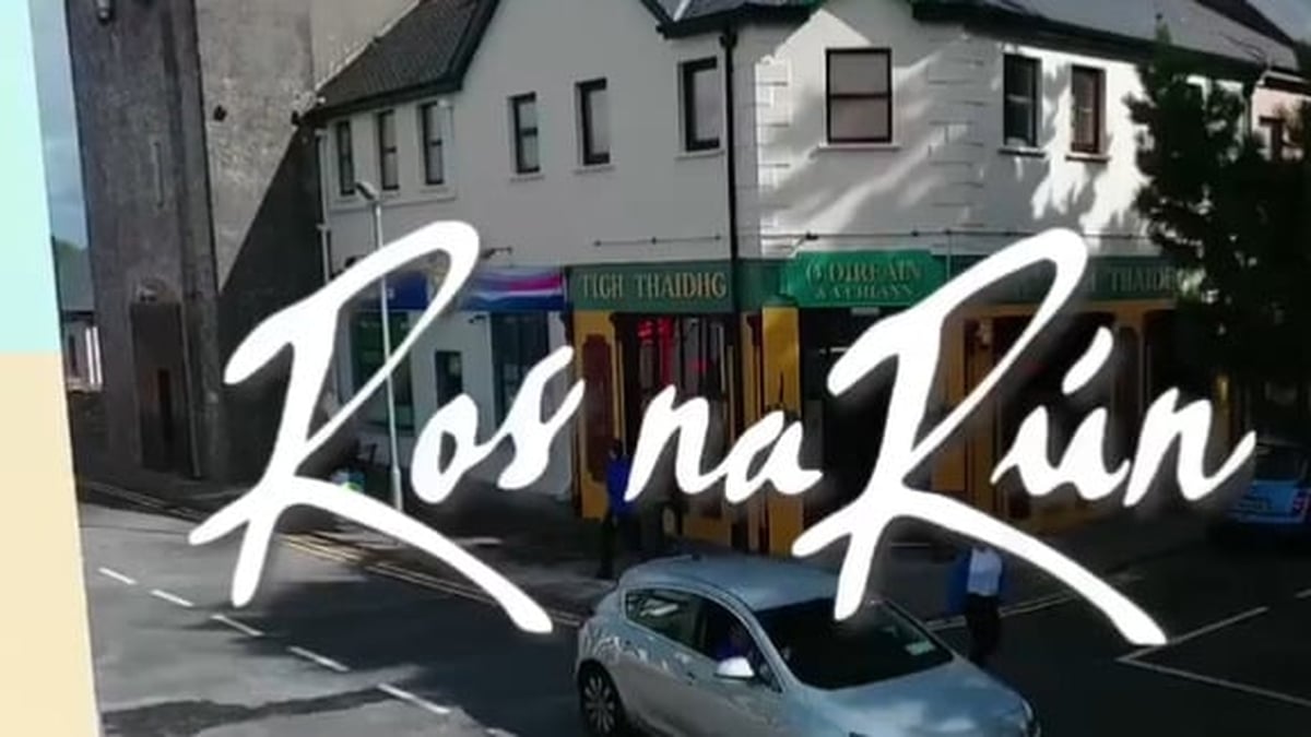 Marion Ní Loinsigh, Hazel Ní Chualáin & Malí Uí Chlochartaigh ó Ros na Rún.