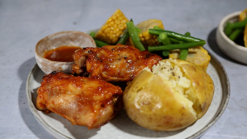 Each serving contains approximately 600 kcal.