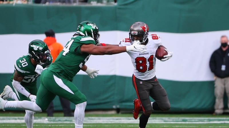 Antonio Brown (R) in action against the Jets