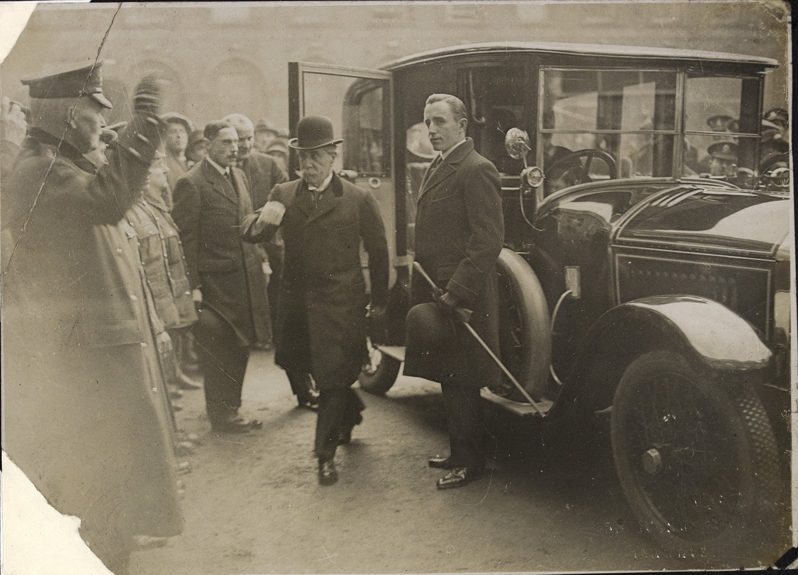 John Denton Pinkstone French, former Lord Lieutenant of Ireland, arrives at Dublin Castle for the transfer of power, January 1922. Image courtesy of the National Library of Ireland