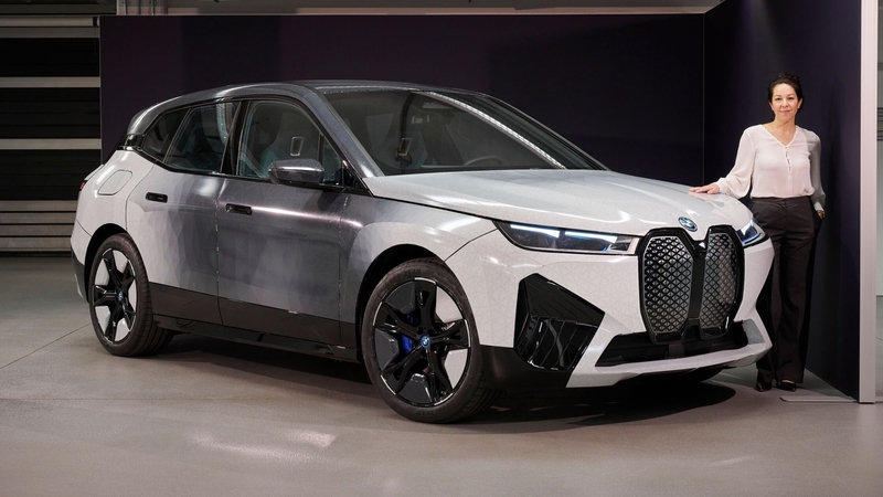 The colour-changing concept version of the BMW iX