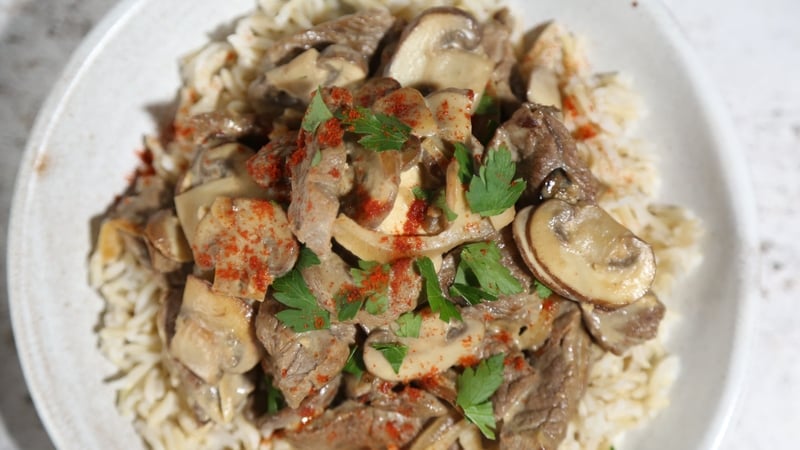 Each serving contains approximately 600 kcal.