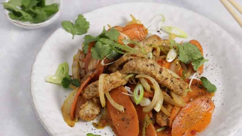 Each serving contains approximately 550 kcal.