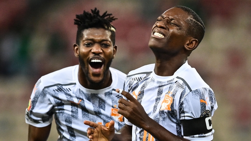 Max-Alain Gradel (R) celebrates his goal for the Elephants