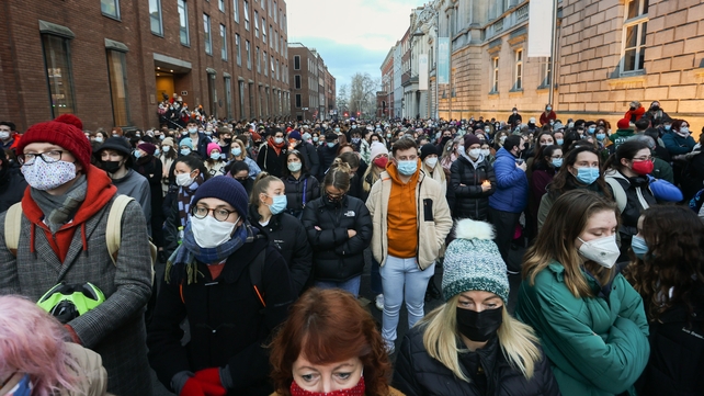 Huge numbers attended the vigil in memory of Ashling Murphy outside Dáil Éireann in Dublin this afternoon