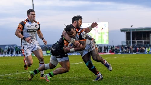 Kini Murimurivalu scores the first of his two tries for the Leicester Tigers