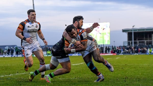 Kini Murimurivalu scores the first of his two tries for the Leicester Tigers