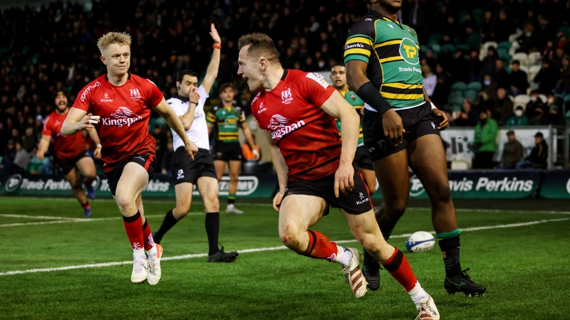 Lowry celebrates scoring Ulster's fourth try