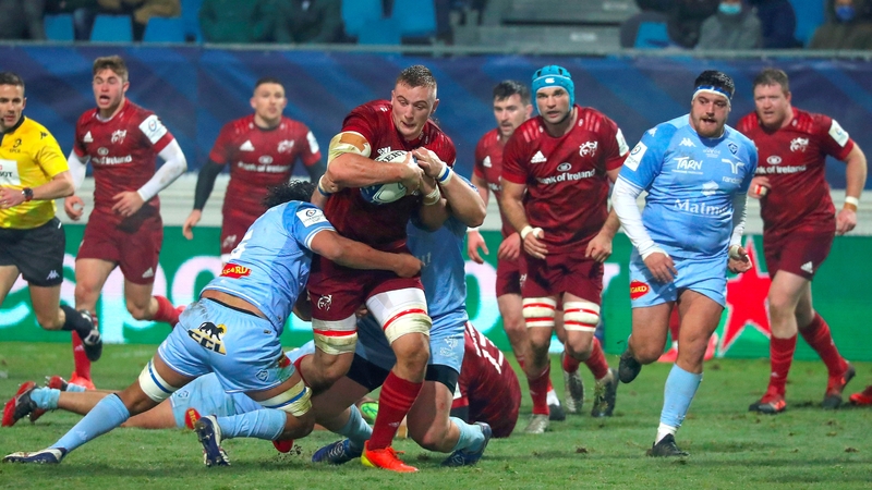 Gavin Coombes tackled by Jack Whetton of Castres Olympique