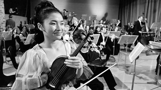 Kyung Wha Chung performs with RTÉ Symphony Orchestra (1972)