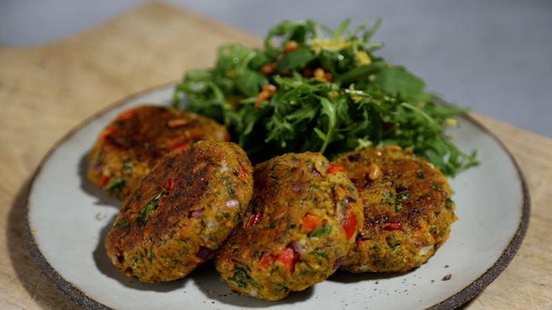 Each serving contains approximately 600 kcal.